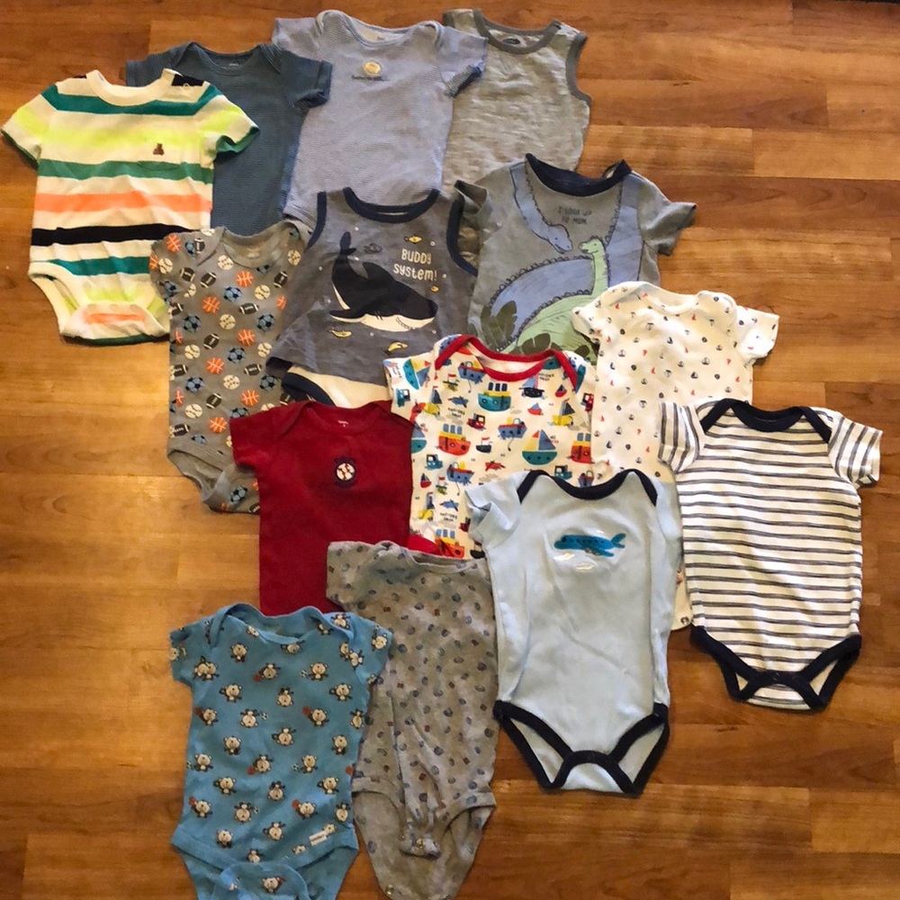Lot of 14 onesies Different brands